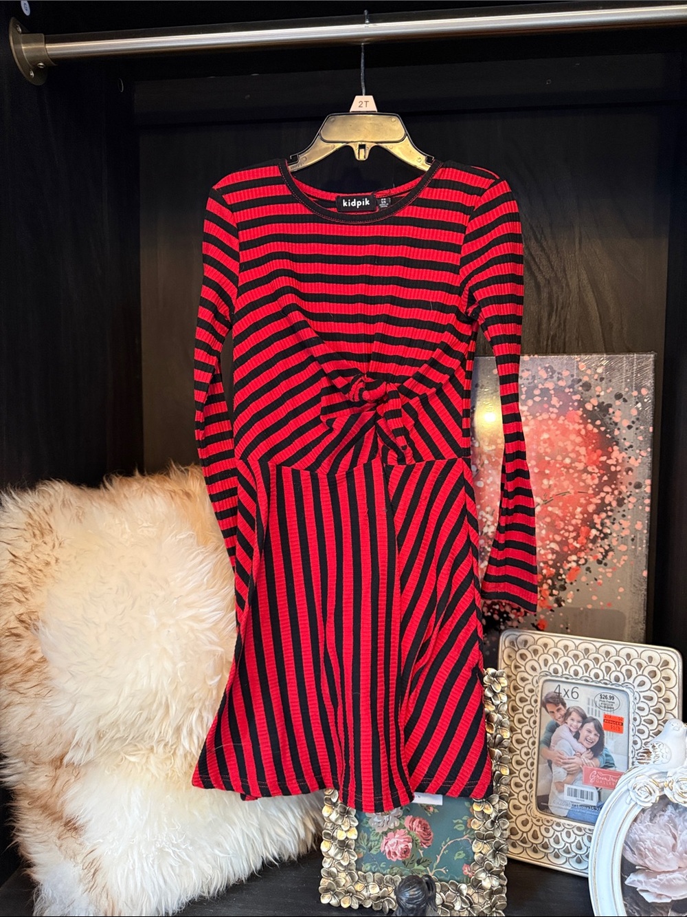 Assorted dresses - Picture 4 of 7